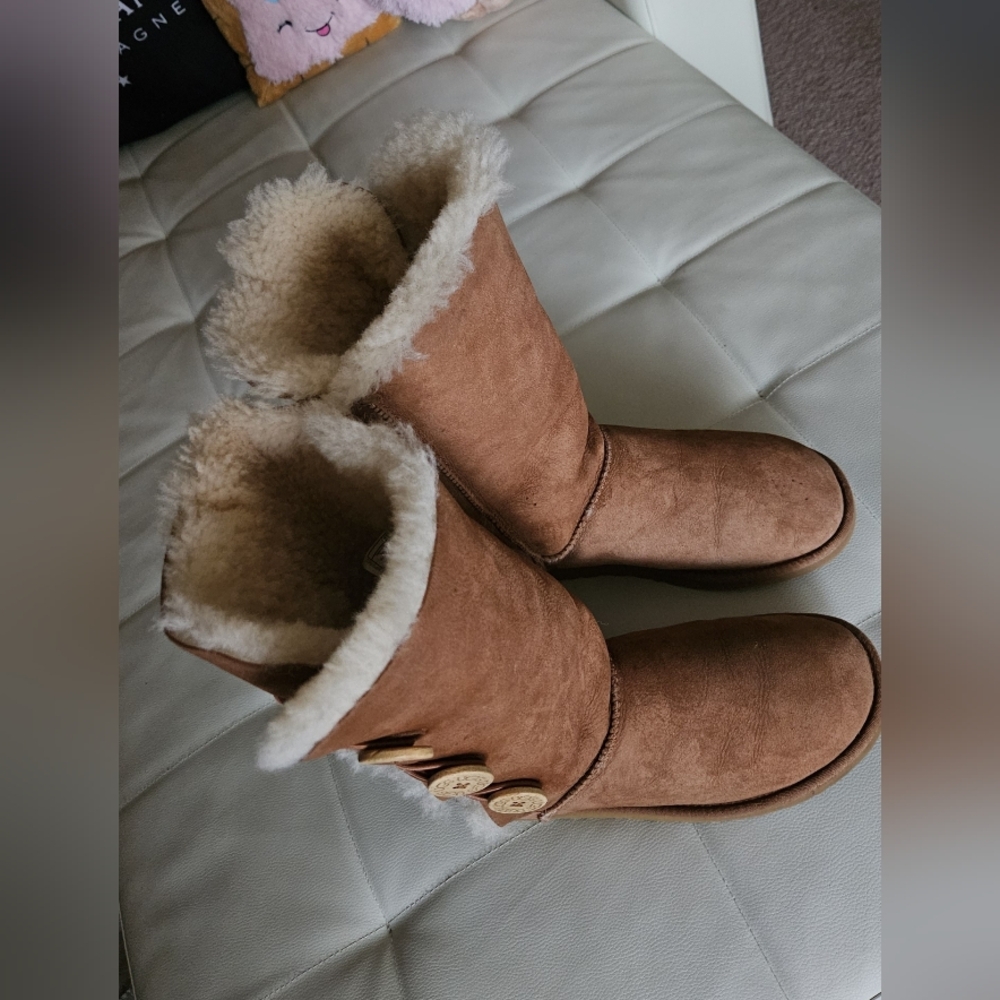 UGG Bailey Button II Tan Shearling Women's Boots